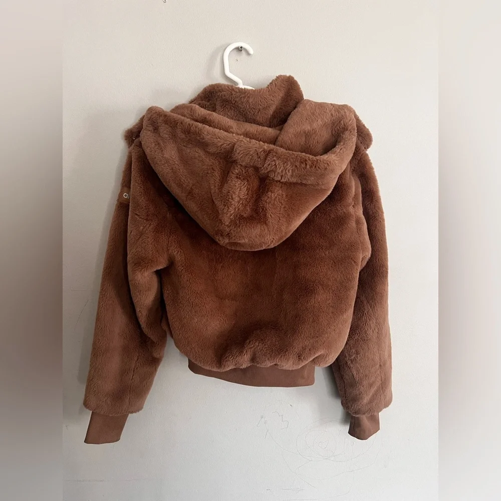 Alo Yoga Faux  Foxy Fur Cropped Jacket Toasted Almond Sz XS W  Removable Hoodie